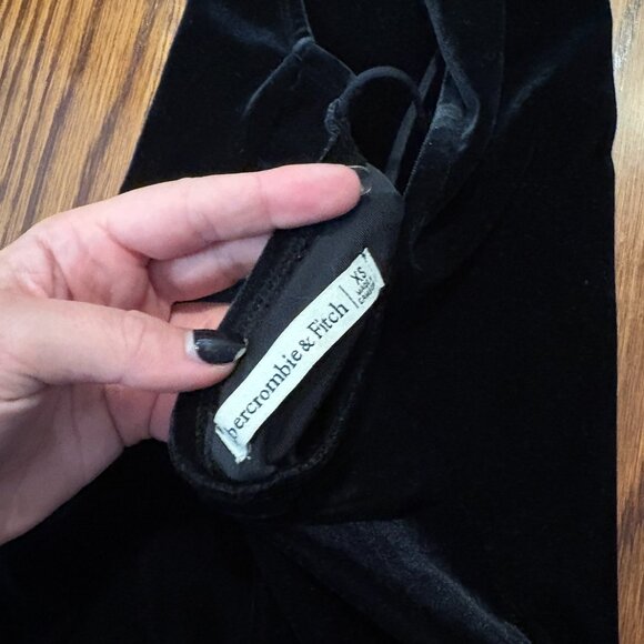 Abercrombie & Fitch Black Velvet Cowl Neck Strappy Cross Back Bodysuit - Picture 3 of 4